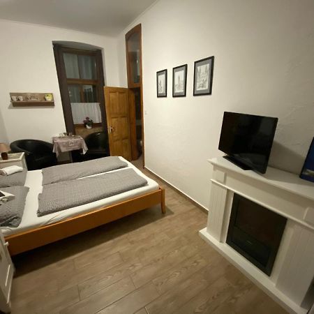 Anna Apartman Pápa Екстериор снимка