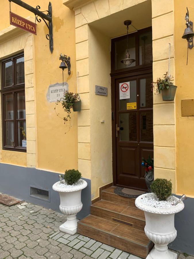Anna Apartman Pápa Екстериор снимка