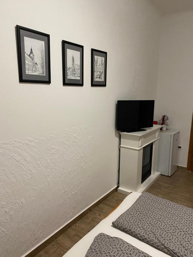 Anna Apartman Pápa Екстериор снимка